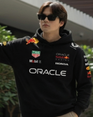 H&U Oversized Fleece Hoodie – Black | Red Bull Graphic Edition